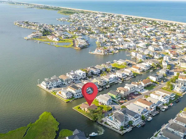 61 Bayside Dr, Fenwick Island, DE 19944