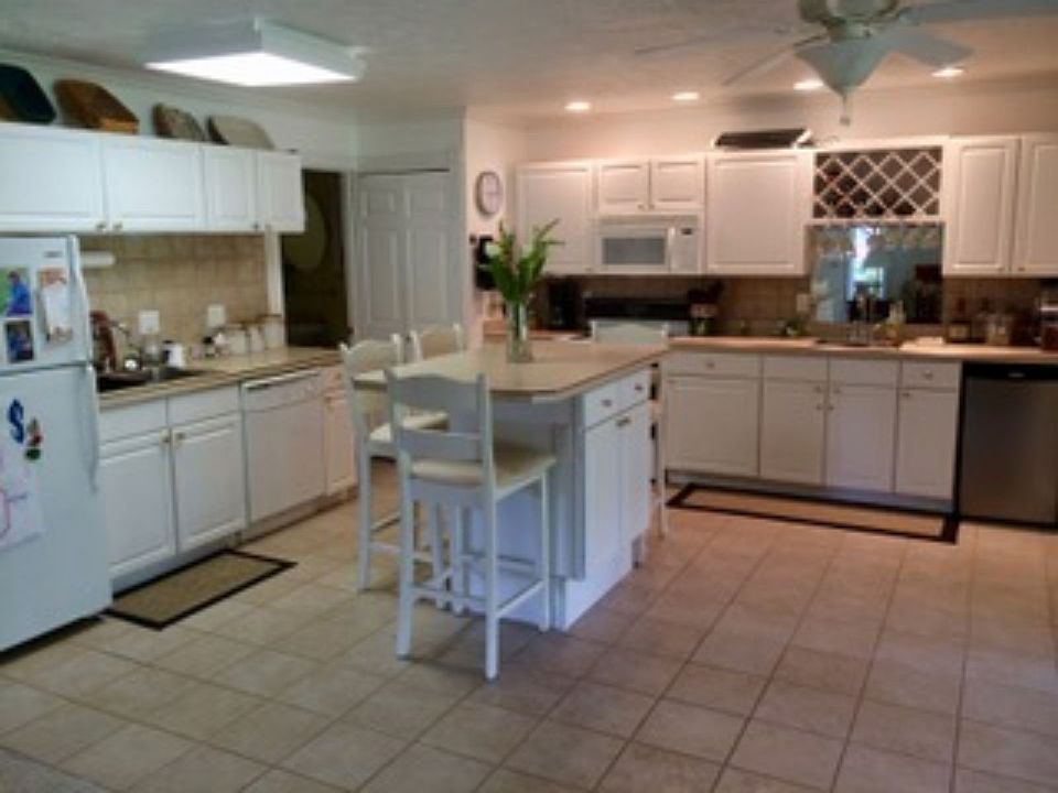 2nd image of 85 Eagle Dr #3