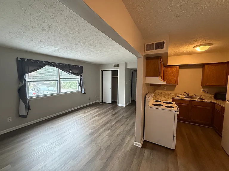 2101 Fontaine Rd #4 — Photo 3