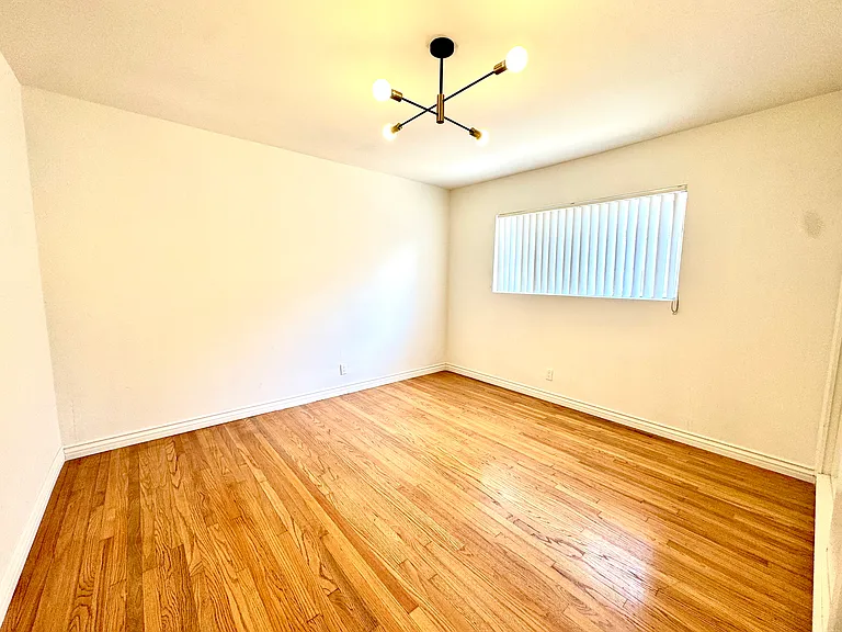 210 E Marshall St #C — Photo 14