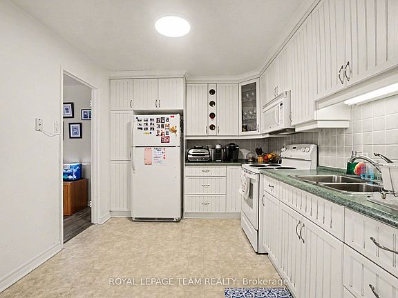 5th image of 1485 Baseline Rd W #509