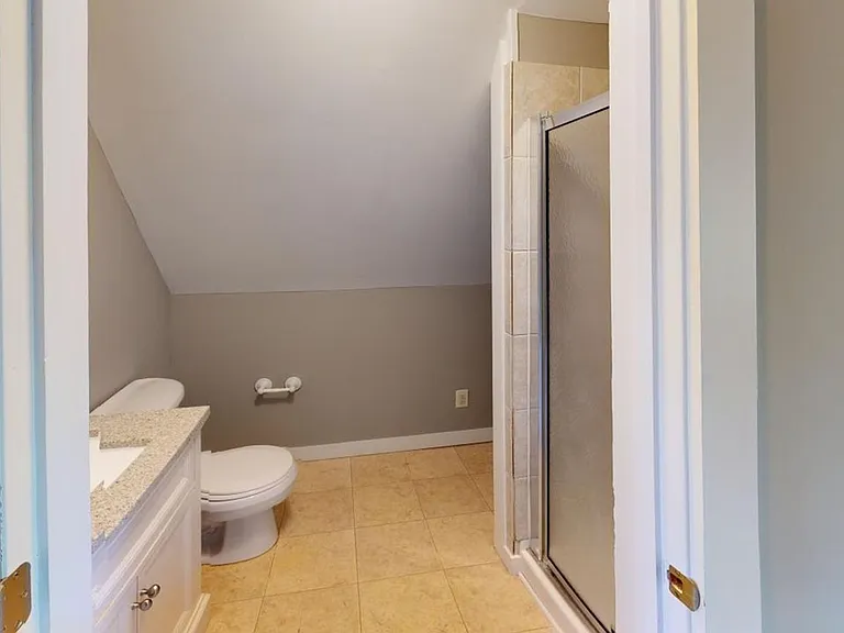 1348 Summit St — Photo 11