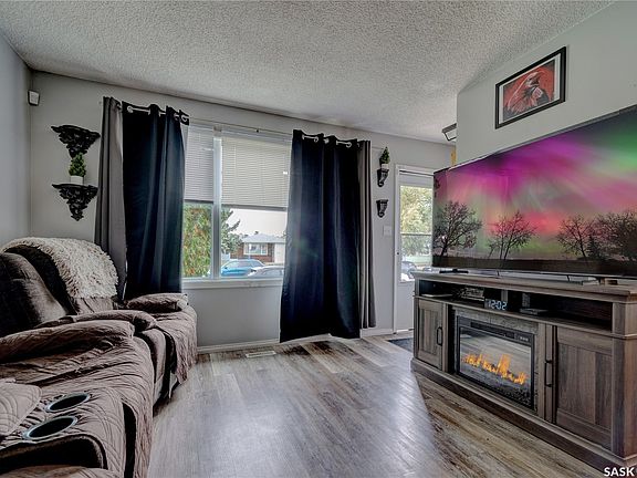 5th image of 245 EDWARD Street