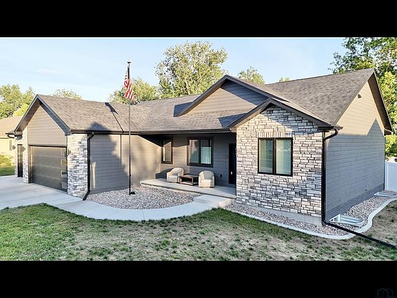 2nd image of 1306 Elm
