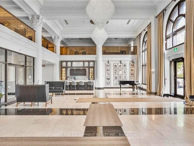 112 King St E #903 — Photo 11