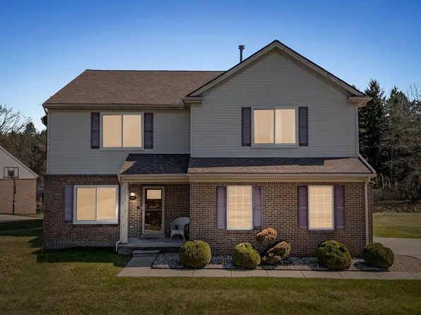 13713 Milton Dr, Belleville, MI 48111