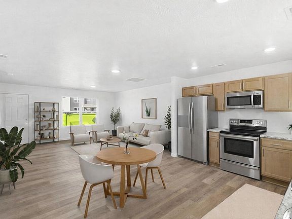3rd image of 826 S Orchard Way