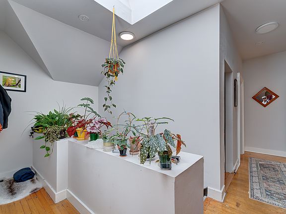 3rd image of 240 Edwards St #6