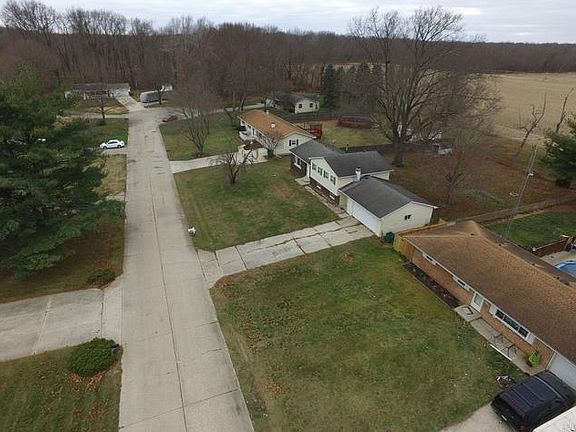 3rd image of 10267 Adams Acres Ct