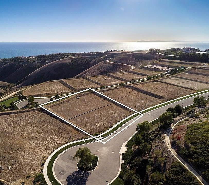 1st image of 18 Coastline Dr