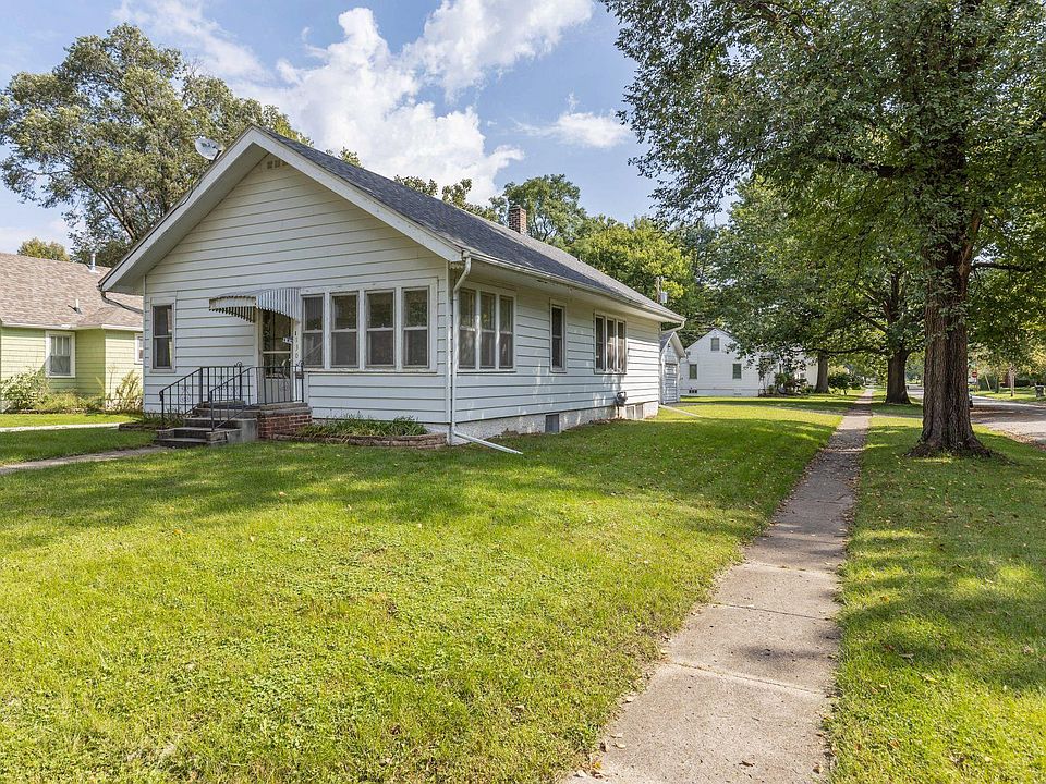 1st image of 130 S Russell Ave