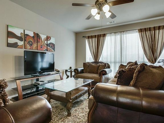 5th image of 2361 Aurora Dr