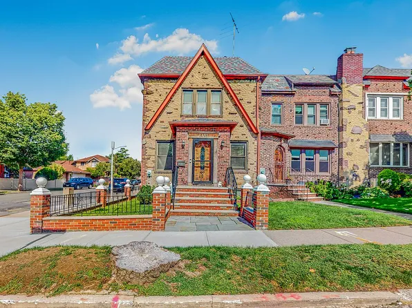 6453 82nd Pl, Middle Village, NY 11379