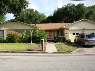 111 Ridgecrest St, Hallettsville, TX 77964