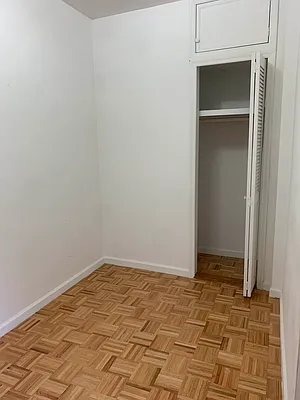 Rented by M.Grossman R.E. Management | media 11