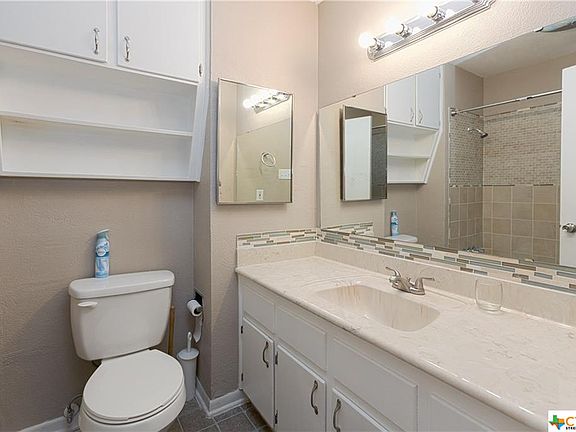 3rd image of 503 W Voelter Ave