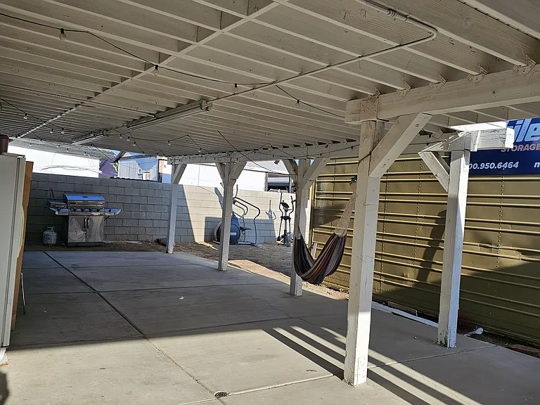 238 E Avenue P1 — Photo 1