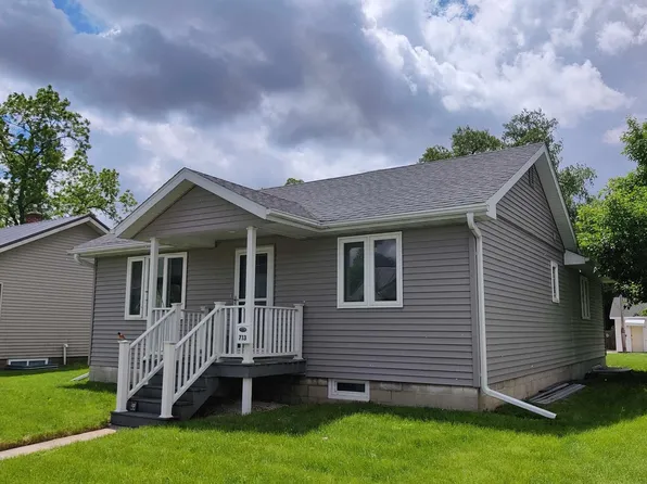 713 S Mechanic St, Decorah, IA 52101