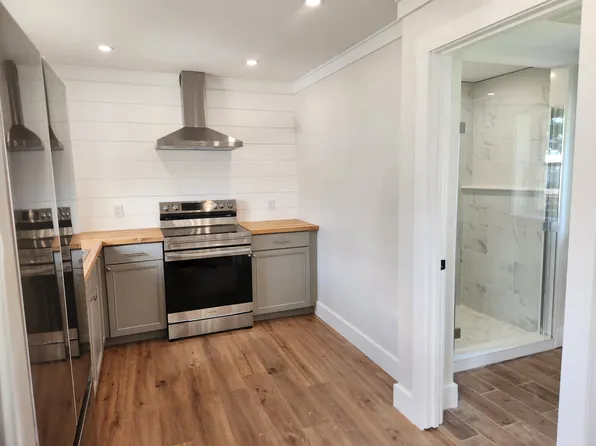 16 Cedar St #C, Rockland, ME 04841