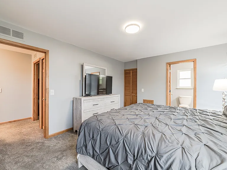1034 Parkway Dr — Photo 9