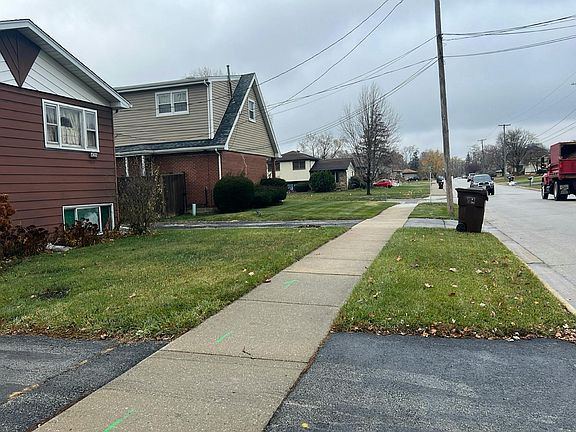4th image of 15618 Laramie Ave