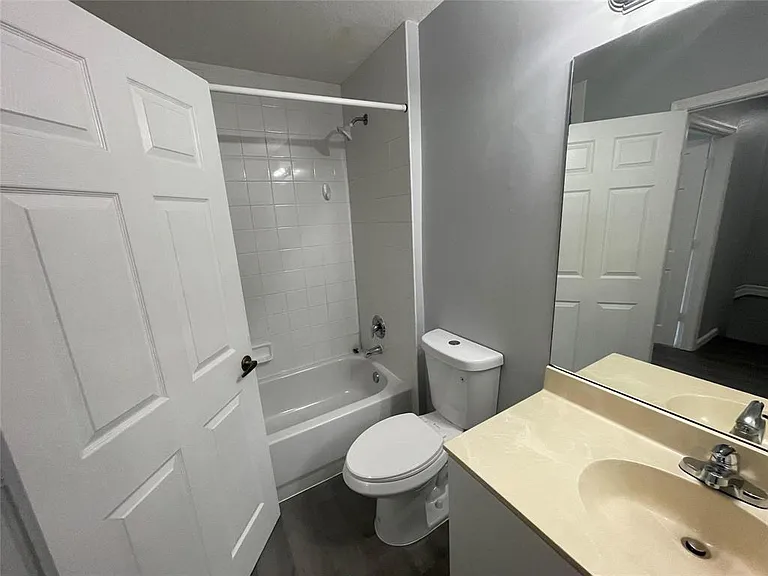 6301 Landings Ter — Photo 5