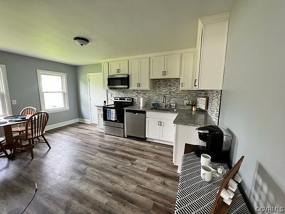 4th image of 508 Tillar St
