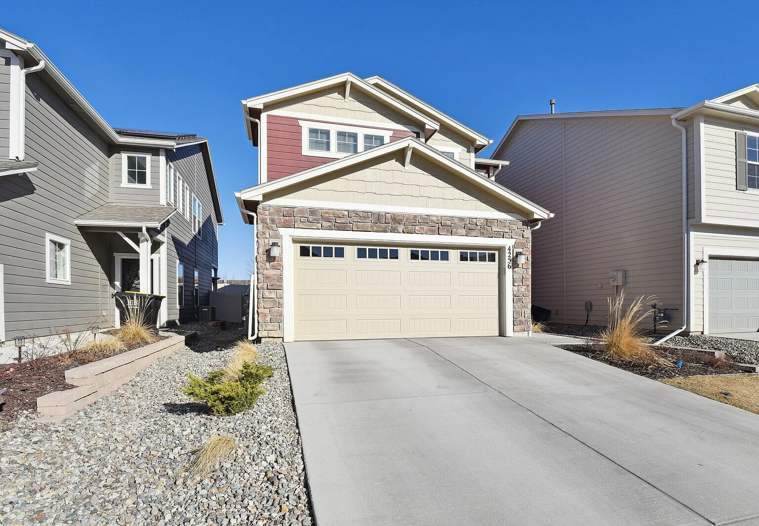 3 bed, 2.5 bath, 1840 sqft, $2,400 — Photo 2
