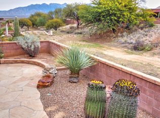 2033 W Acacia Bluffs Dr, Green Valley, AZ 85622