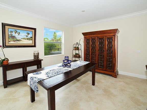 Home For Sale In Paloma