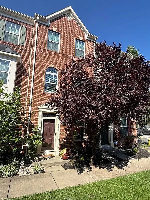 2 bed, 4.0 bath, 1583 sqft, $2,650 — Photo 2