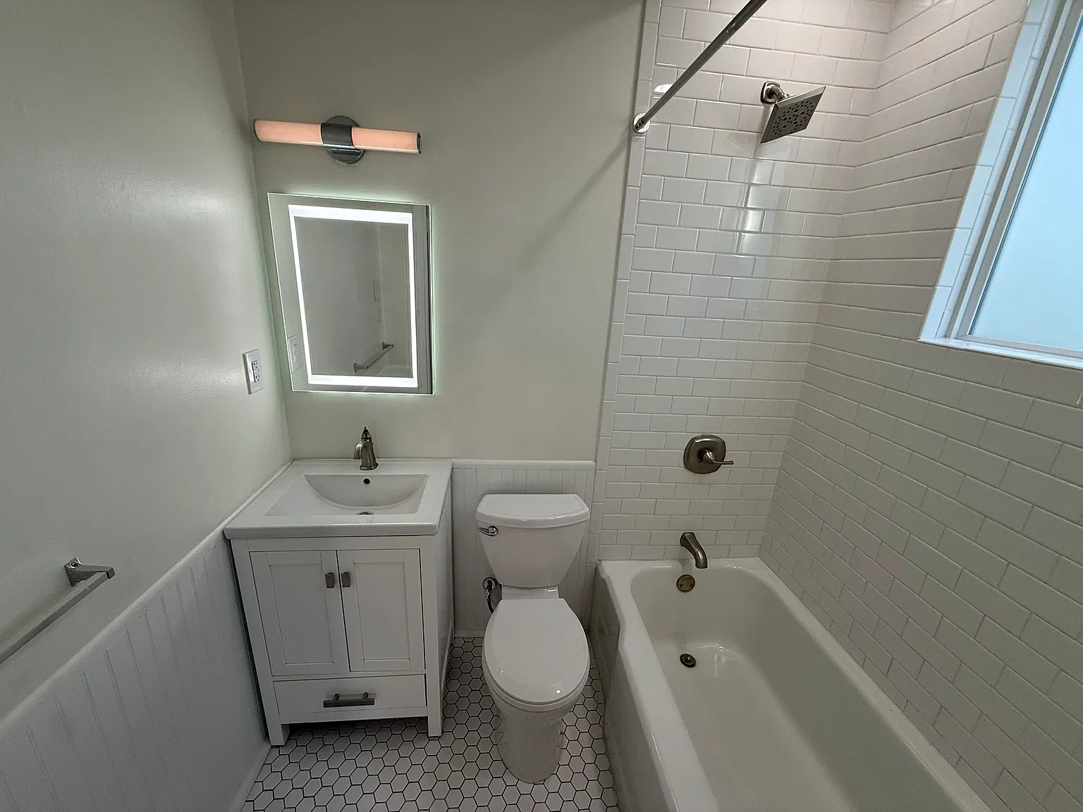 111 S Ashland Ave — Photo 2