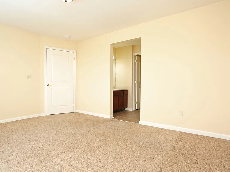Ty Lane Apartments — Photo 15