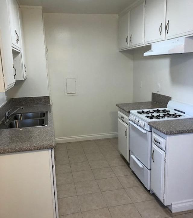 2nd image of 01-16047 Cantlay St #1