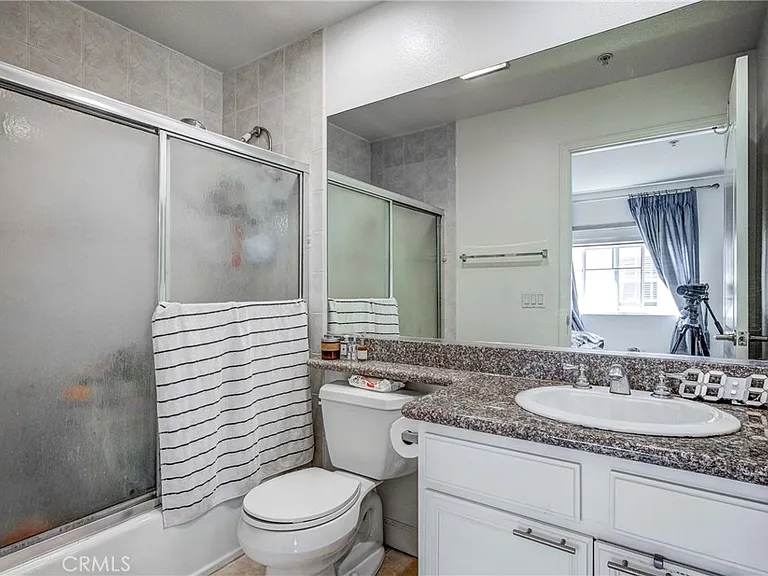 532 N Mariposa Ave #104 — Photo 18