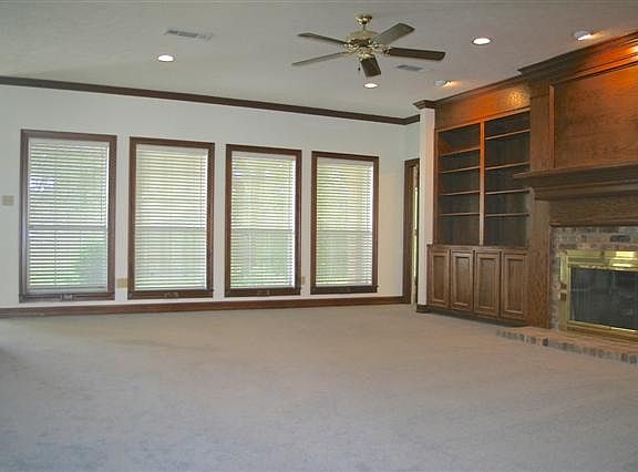 4th image of 301 King Arthur Dr