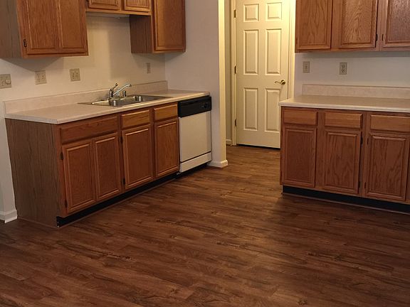 2nd image of 210 Williamsburg Square Dr