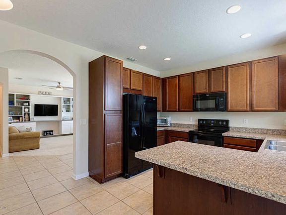5th image of 609 Grover Ln