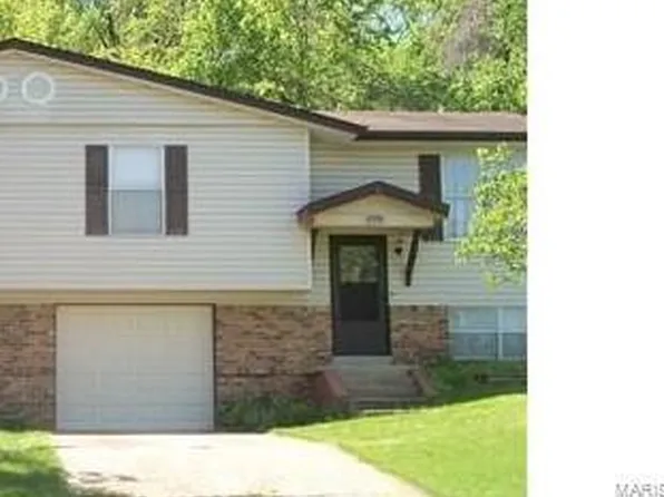 1770 Sparrow Point Ln, Fenton, MO 63026