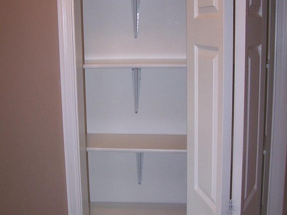 4th image of 301 E Broadway St APT 3