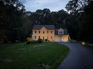 33 Trowbridge Rd, Moodus, CT 06469