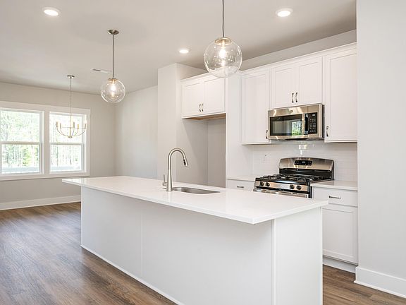 5th image of 120 Weavers Grove Dr