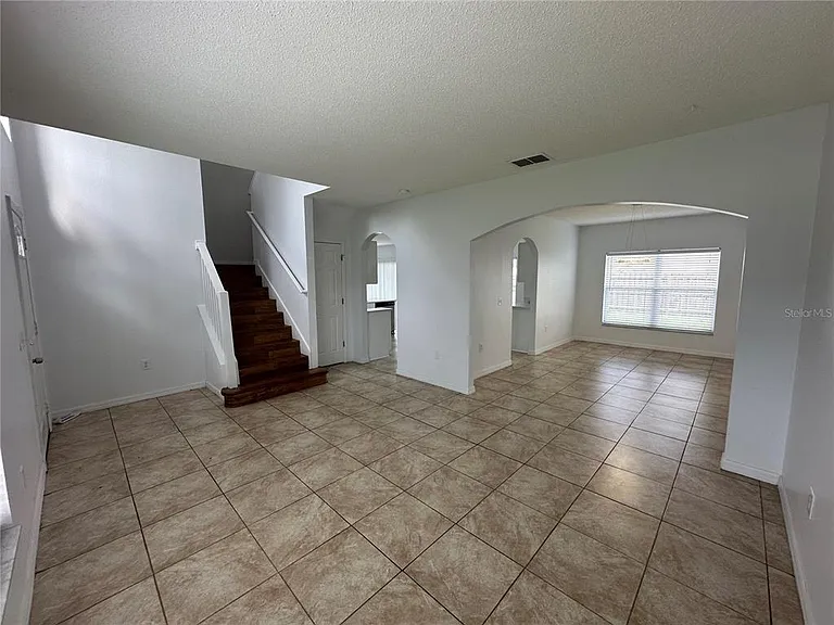 747 Pelican Ct — Photo 3