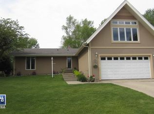 5004 W Oakwood Dr, McHenry, IL 60050