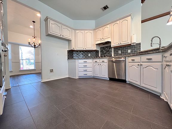 3rd image of 408 Cody Ln