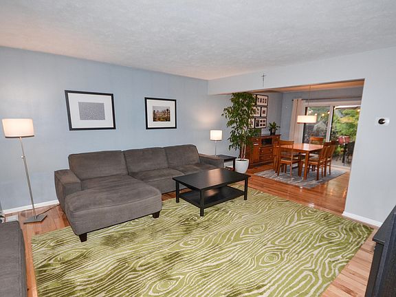 3rd image of 1086 Applewood Dr NE