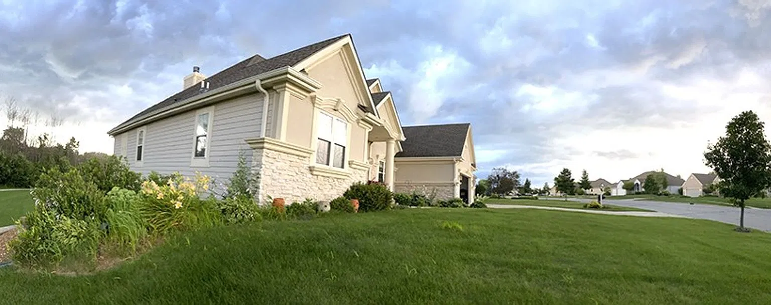 4 bedroom Franklin Single Family — Photo 3