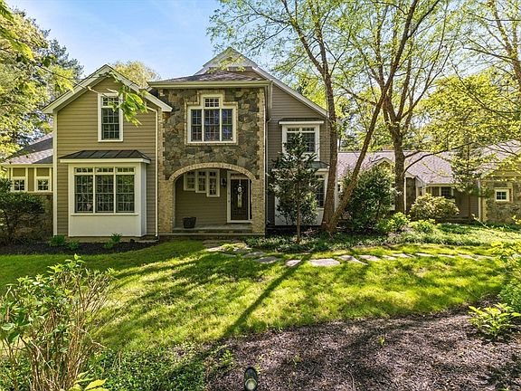 2nd image of 4 Furlong Cir