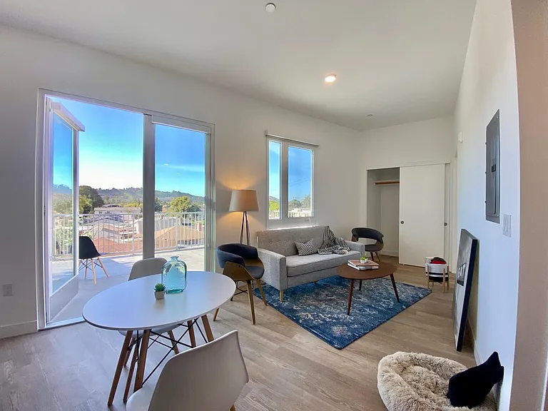 5300 W Adams Blvd #303 — Photo 17