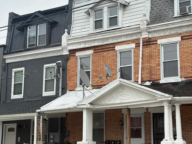356 E Walnut Ln #2 — Photo 2
